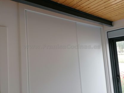 Armario Empotrado a Medida Gran Formato | Puertas Correderas Anchas Blanco Mate e Interior Lino Cancún con 10 Cajones - Imagen 19