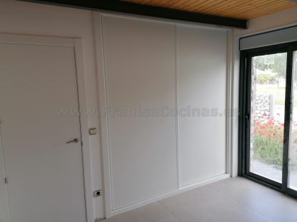 Armario Empotrado a Medida Gran Formato | Puertas Correderas Anchas Blanco Mate e Interior Lino Cancún con 10 Cajones - Imagen 20
