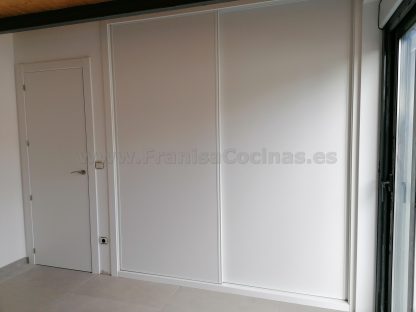 Armario Empotrado a Medida Gran Formato | Puertas Correderas Anchas Blanco Mate e Interior Lino Cancún con 10 Cajones - Imagen 22
