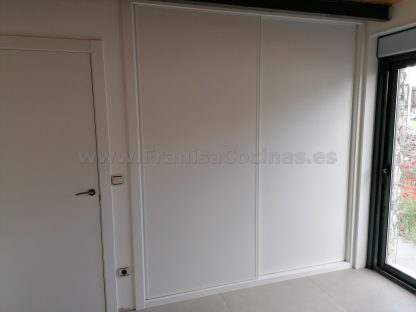Armario Empotrado a Medida Gran Formato | Puertas Correderas Anchas Blanco Mate e Interior Lino Cancún con 10 Cajones - Imagen 24