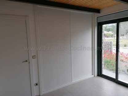 Armario Empotrado a Medida Gran Formato | Puertas Correderas Anchas Blanco Mate e Interior Lino Cancún con 10 Cajones - Imagen 29