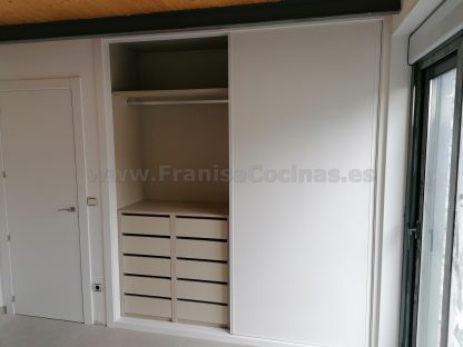 Armario Empotrado a Medida Gran Formato | Puertas Correderas Anchas Blanco Mate e Interior Lino Cancún con 10 Cajones - Imagen 33