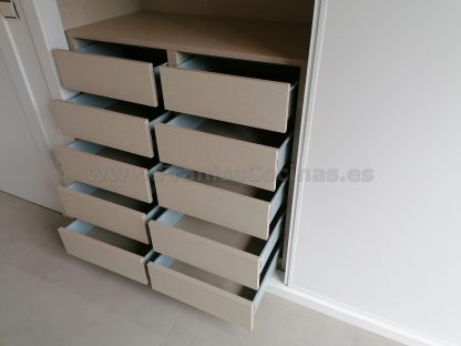 Armario Empotrado a Medida Gran Formato | Puertas Correderas Anchas Blanco Mate e Interior Lino Cancún con 10 Cajones - Imagen 35