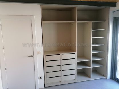 Armario Empotrado a Medida Gran Formato | Puertas Correderas Anchas Blanco Mate e Interior Lino Cancún con 10 Cajones - Imagen 5