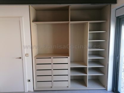 Armario Empotrado a Medida Gran Formato | Puertas Correderas Anchas Blanco Mate e Interior Lino Cancún con 10 Cajones - Imagen 6