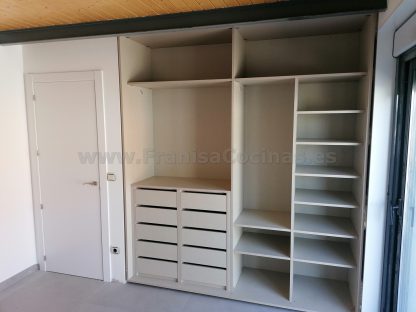 Armario Empotrado a Medida Gran Formato | Puertas Correderas Anchas Blanco Mate e Interior Lino Cancún con 10 Cajones - Imagen 7