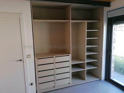 Armario Empotrado a Medida Gran Formato | Puertas Correderas Anchas Blanco Mate e Interior Lino Cancún con 10 Cajones - Imagen 9