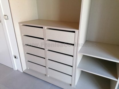 Armario Empotrado a Medida Gran Formato | Puertas Correderas Anchas Blanco Mate e Interior Lino Cancún con 10 Cajones - Imagen 10