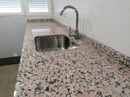 Diseño a Medida y Elegancia Funcional: Cocina en Fresno Azul Patinado - Imagen 34