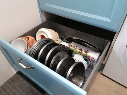 Diseño a Medida y Elegancia Funcional: Cocina en Fresno Azul Patinado - Imagen 20
