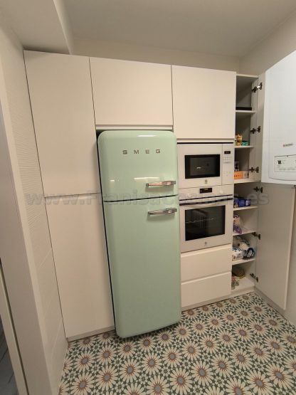 Cocina a Medida Blanca Mate y Roble: Diseño Moderno, Calidad Superior y Funcionalidad Premium - Imagen 19