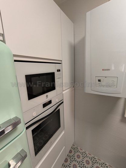 Cocina a Medida Blanca Mate y Roble: Diseño Moderno, Calidad Superior y Funcionalidad Premium - Imagen 68