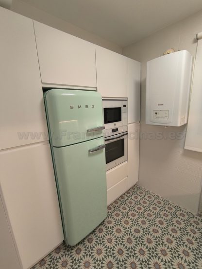 Cocina a Medida Blanca Mate y Roble: Diseño Moderno, Calidad Superior y Funcionalidad Premium - Imagen 72