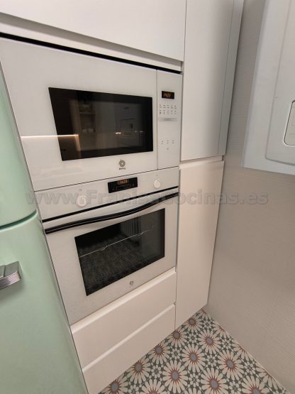Cocina a Medida Blanca Mate y Roble: Diseño Moderno, Calidad Superior y Funcionalidad Premium - Imagen 87