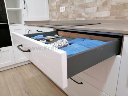 Cocina Modelo Bela: Elegancia Natural y Calidad en Madera de Fresno Blanco Roto - Imagen 11