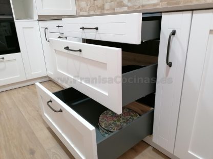 Cocina Modelo Bela: Elegancia Natural y Calidad en Madera de Fresno Blanco Roto - Imagen 12