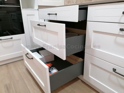 Cocina Modelo Bela: Elegancia Natural y Calidad en Madera de Fresno Blanco Roto - Imagen 13