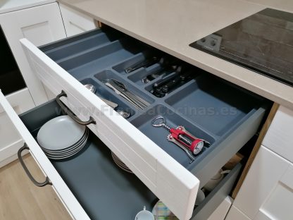 Cocina Modelo Bela: Elegancia Natural y Calidad en Madera de Fresno Blanco Roto - Imagen 15