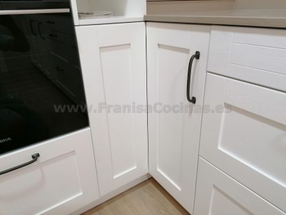Cocina Modelo Bela: Elegancia Natural y Calidad en Madera de Fresno Blanco Roto - Imagen 16