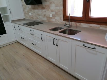 Cocina Modelo Bela: Elegancia Natural y Calidad en Madera de Fresno Blanco Roto - Imagen 3
