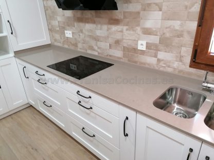 Cocina Modelo Bela: Elegancia Natural y Calidad en Madera de Fresno Blanco Roto - Imagen 26