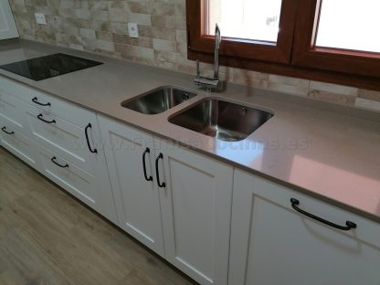 Cocina Modelo Bela: Elegancia Natural y Calidad en Madera de Fresno Blanco Roto - Imagen 27