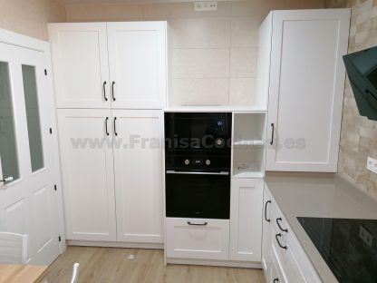 Cocina Modelo Bela: Elegancia Natural y Calidad en Madera de Fresno Blanco Roto - Imagen 28
