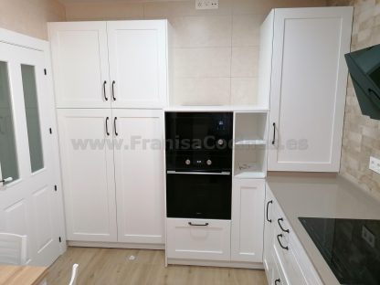 Cocina Modelo Bela: Elegancia Natural y Calidad en Madera de Fresno Blanco Roto - Imagen 29