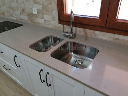 Cocina Modelo Bela: Elegancia Natural y Calidad en Madera de Fresno Blanco Roto - Imagen 4