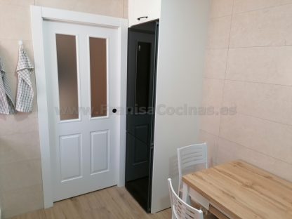 Cocina Modelo Bela: Elegancia Natural y Calidad en Madera de Fresno Blanco Roto - Imagen 31