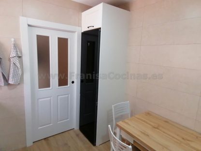 Cocina Modelo Bela: Elegancia Natural y Calidad en Madera de Fresno Blanco Roto - Imagen 32