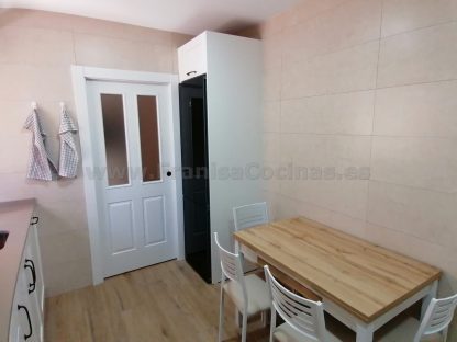 Cocina Modelo Bela: Elegancia Natural y Calidad en Madera de Fresno Blanco Roto - Imagen 33
