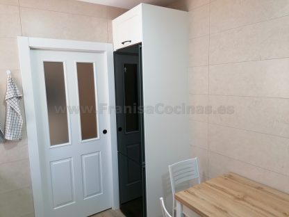 Cocina Modelo Bela: Elegancia Natural y Calidad en Madera de Fresno Blanco Roto - Imagen 34