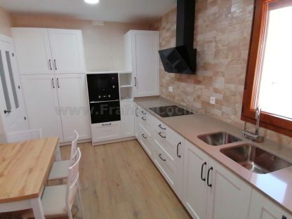 Cocina Modelo Bela: Elegancia Natural y Calidad en Madera de Fresno Blanco Roto - Imagen 38