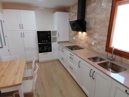Cocina Modelo Bela: Elegancia Natural y Calidad en Madera de Fresno Blanco Roto - Imagen 39