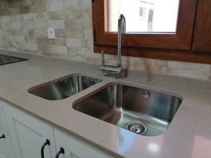 Cocina Modelo Bela: Elegancia Natural y Calidad en Madera de Fresno Blanco Roto - Imagen 5