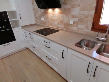 Cocina Modelo Bela: Elegancia Natural y Calidad en Madera de Fresno Blanco Roto - Imagen 45
