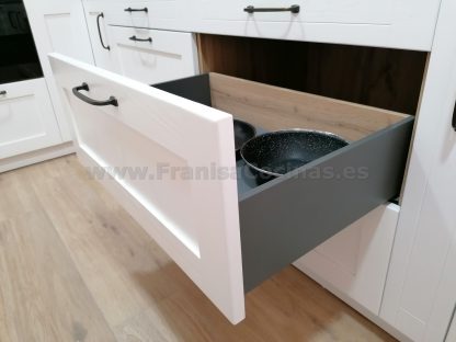 Cocina Modelo Bela: Elegancia Natural y Calidad en Madera de Fresno Blanco Roto - Imagen 10