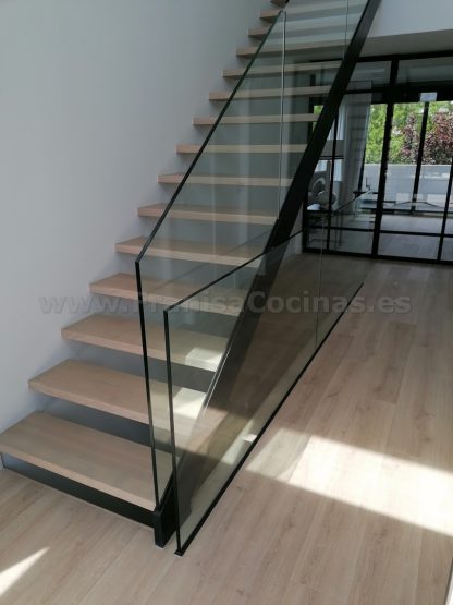 Escalera Moderna de Madera de Fresno en Valladolid | Proyecto FRANISA Cocinas - Imagen 7