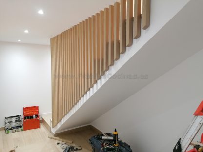 Escalera Moderna de Madera de Fresno en Valladolid | Proyecto FRANISA Cocinas - Imagen 10