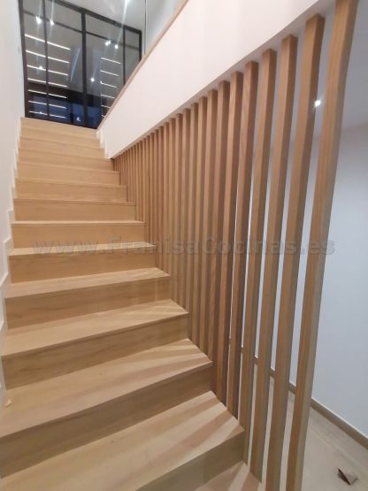 Escalera Moderna de Madera de Fresno en Valladolid | Proyecto FRANISA Cocinas - Imagen 14