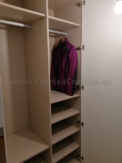 Armario Empotrado a Medida en Valladolid | Diseño Minimalista con Tirador Integrado - Imagen 21