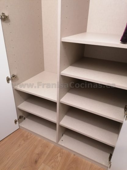 Armario Empotrado a Medida en Valladolid | Diseño Minimalista con Tirador Integrado - Imagen 28