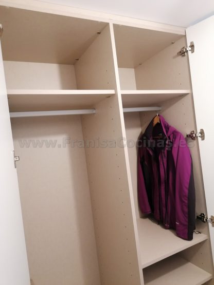 Armario Empotrado a Medida en Valladolid | Diseño Minimalista con Tirador Integrado - Imagen 31