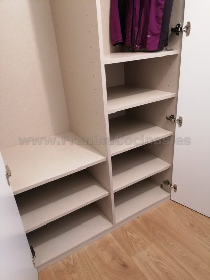 Armario Empotrado a Medida en Valladolid | Diseño Minimalista con Tirador Integrado - Imagen 32