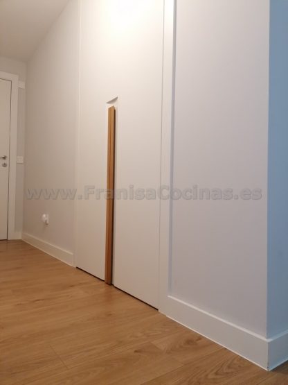 Armario Empotrado a Medida en Valladolid | Diseño Minimalista con Tirador Integrado - Imagen 5