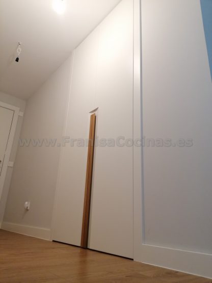 Armario Empotrado a Medida en Valladolid | Diseño Minimalista con Tirador Integrado - Imagen 8