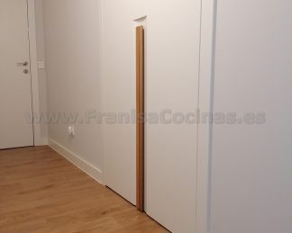 Armario Empotrado a Medida en Valladolid | Diseño Minimalista con Tirador Integrado
